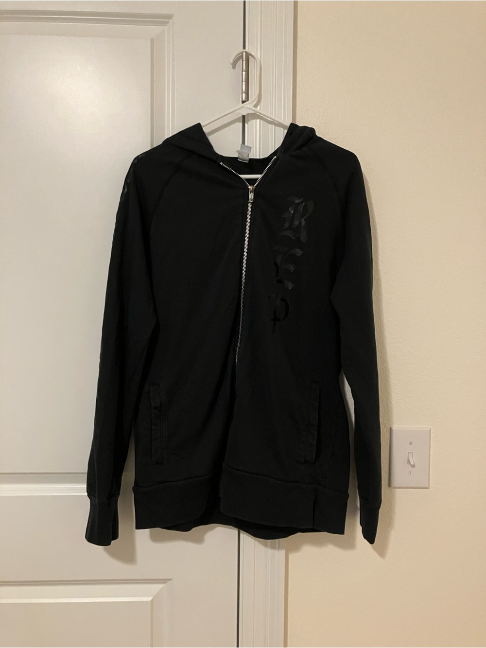Taylor Swift Reputation Stadium Tour Black Zip Up Hoodie Size L *Rare*